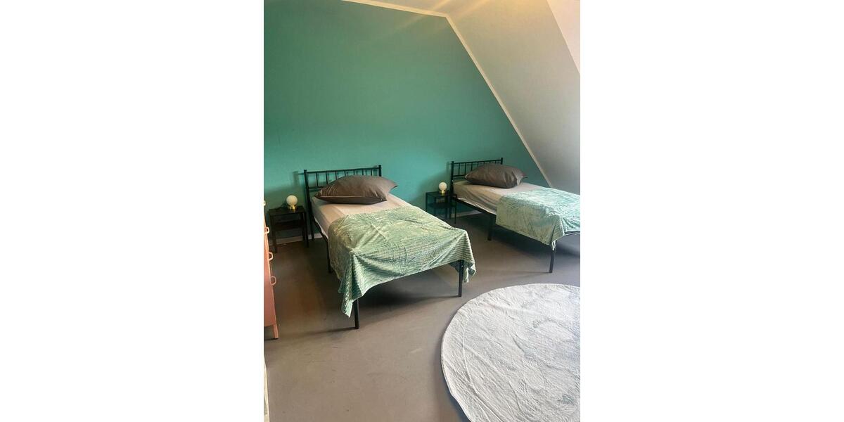 Dachgeschoßwohnung Frankfurt am Main Innenstadt 1 - 5 Zimmer, 140 m&sup2;, 2.200&euro; | Angebot:26264072
