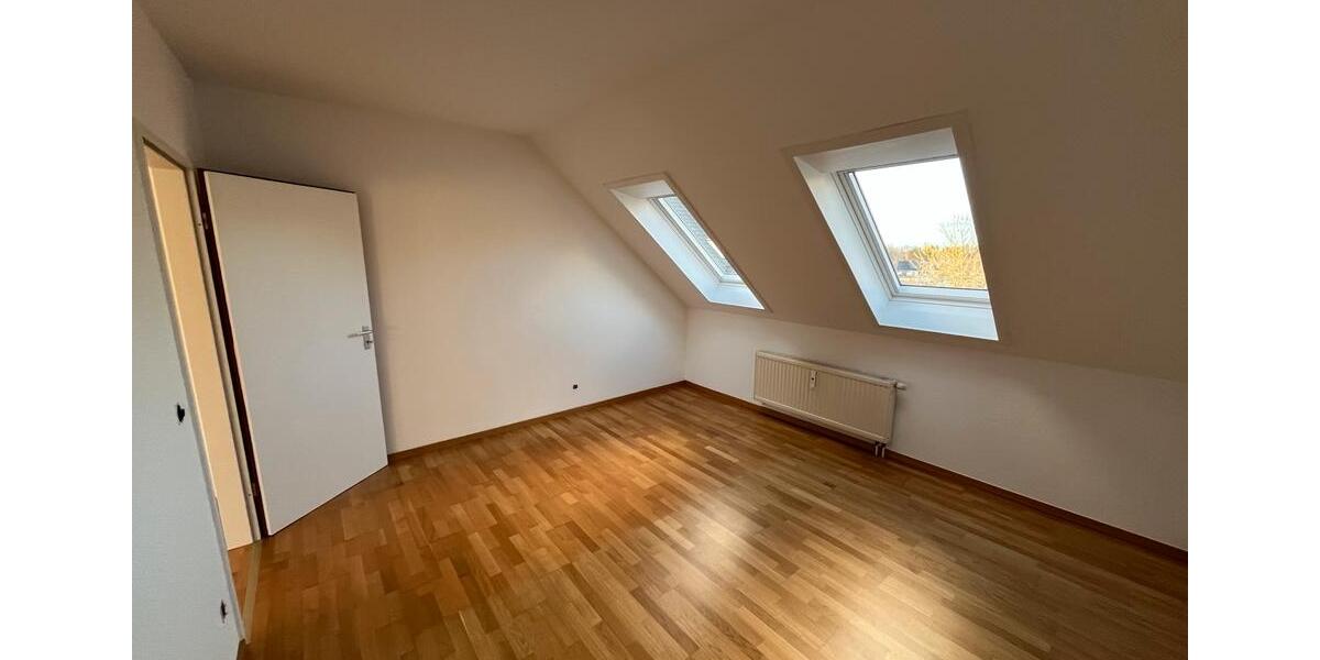 Dachgeschoßwohnung Schwerin Gartenstadt - 3 Zimmer, 84 m&sup2;, 1.050&euro; | Angebot:25964716