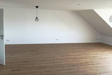 Große 3-Zimmer-Wohnung in guter Lage von Goldstein!