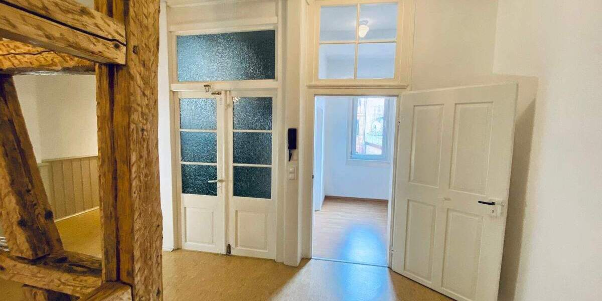 Zentrales Wohnen mit Charme: 4-Zimmer-Altbauwohnung in Coburg inkl. EBK 4 zimmer