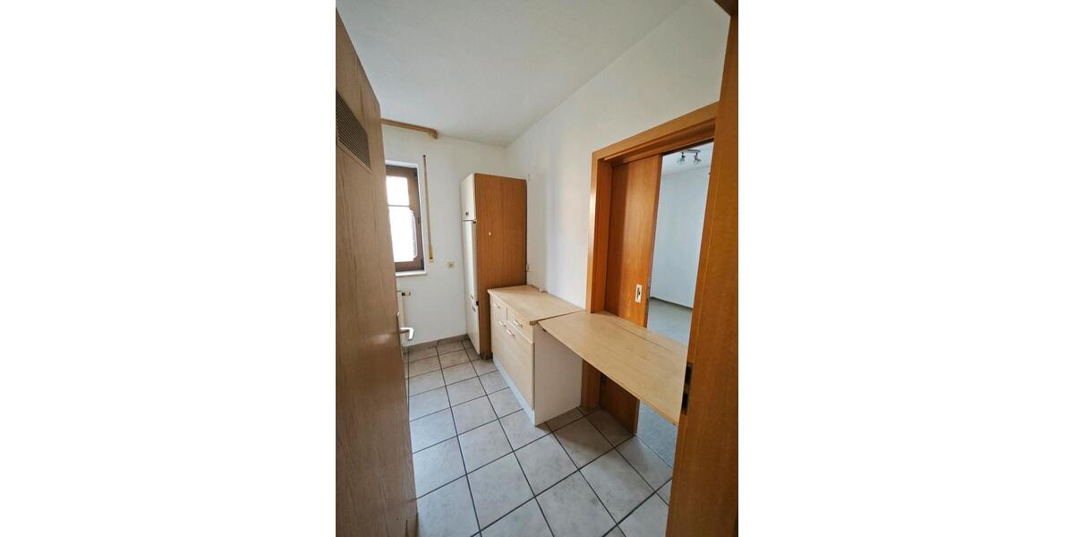 Etagenwohnung Gunzenhausen - 3 Zimmer, 77 m&sup2;, 700&euro; | Angebot:25657295