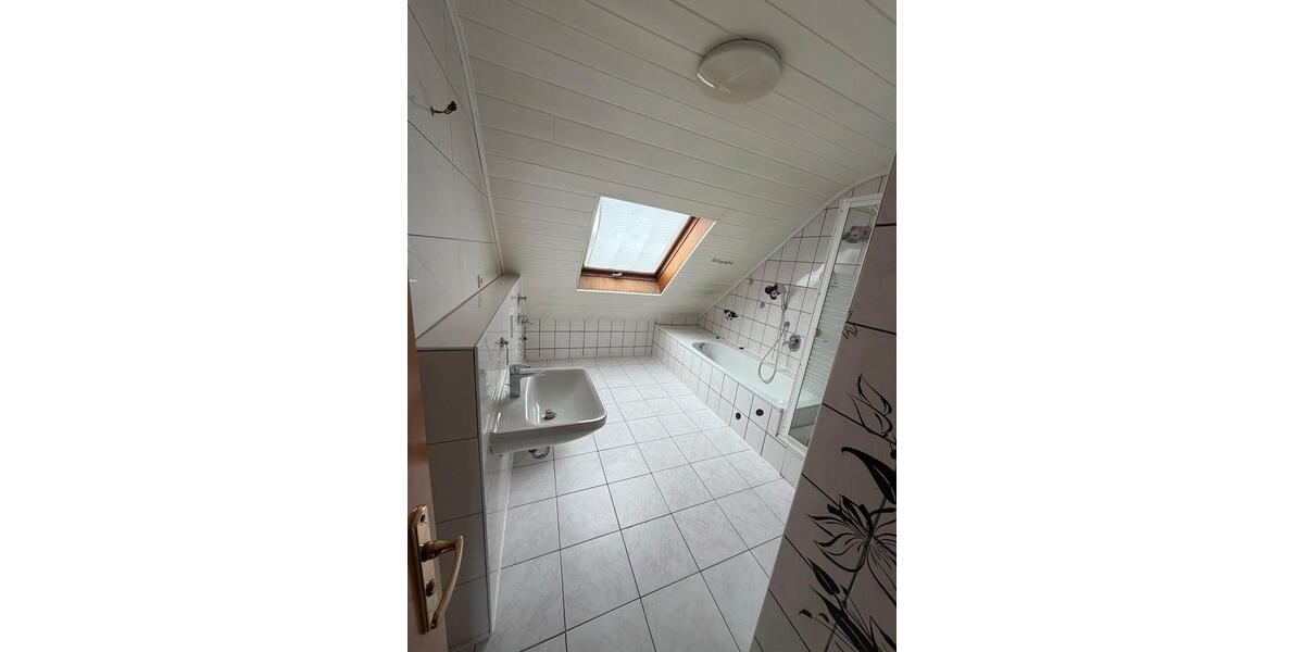 Dachgeschoßwohnung Rastatt - 4 Zimmer, 140 m&sup2;, 1.550&euro; | Angebot:26535960