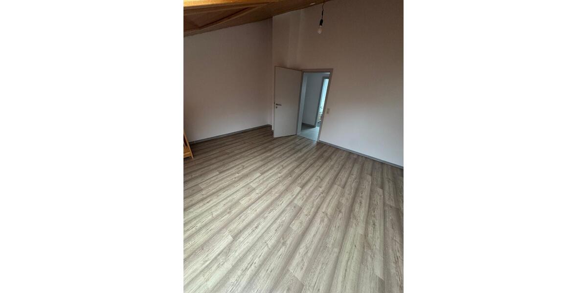 Dachgeschoßwohnung Leinfelden-Echterdingen Echterdingen - 3 Zimmer, 76 m&sup2;, 1.100&euro; | Angebot:26624331