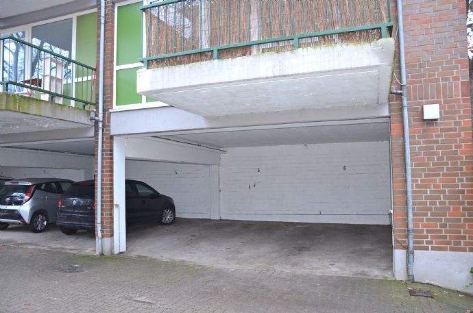 Gepflegte Altbau- ObergeschossWohnung mit überdachtem PKW-Stellplatz und guter Raumaufteilung in beliebter Wohnlage in Hamburg- Eimsbüttel