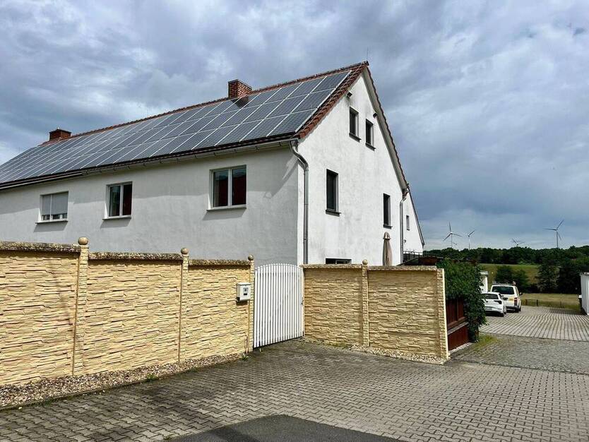 hochwertig sanierte Doppelhaushälfte mit Garten und Garage in ruhiger Randlage von Klingewalde !