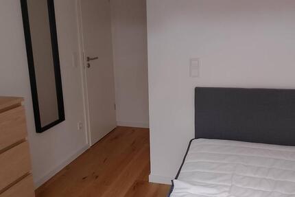 Ein Zimmer in 5-Zimmerwohnung