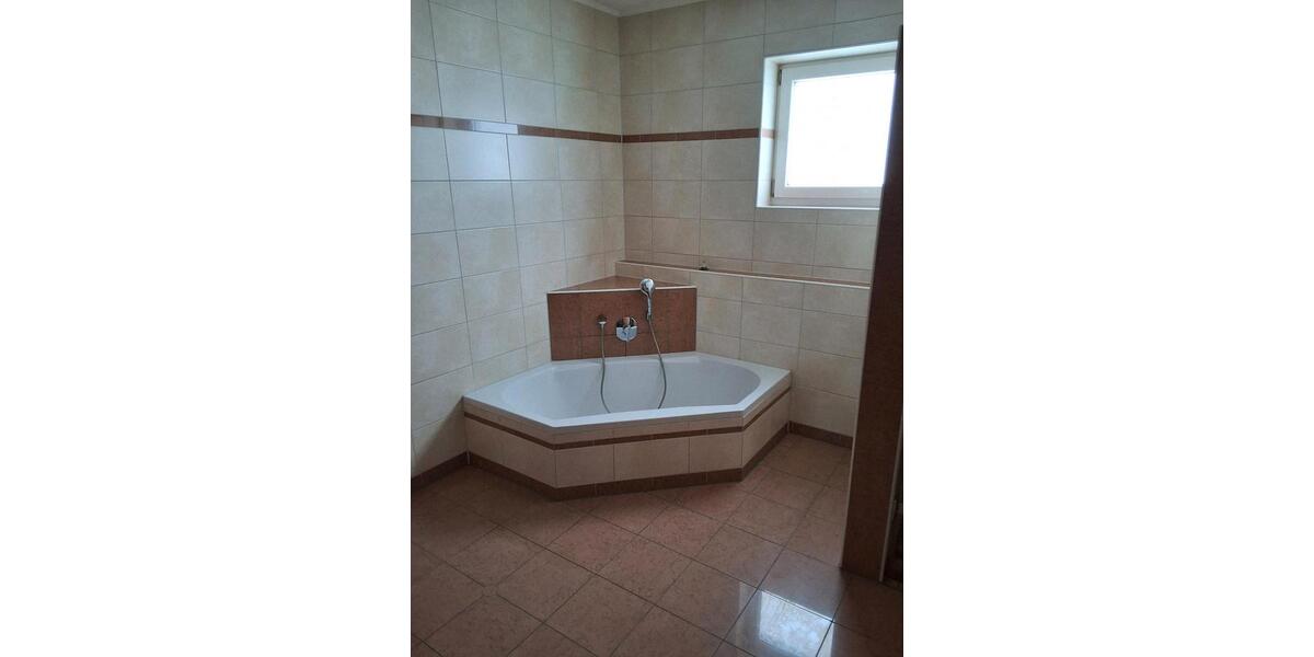 Etagenwohnung Oberviechtach - 2 Zimmer, 115 m&sup2;, 700&euro; | Angebot:24658291