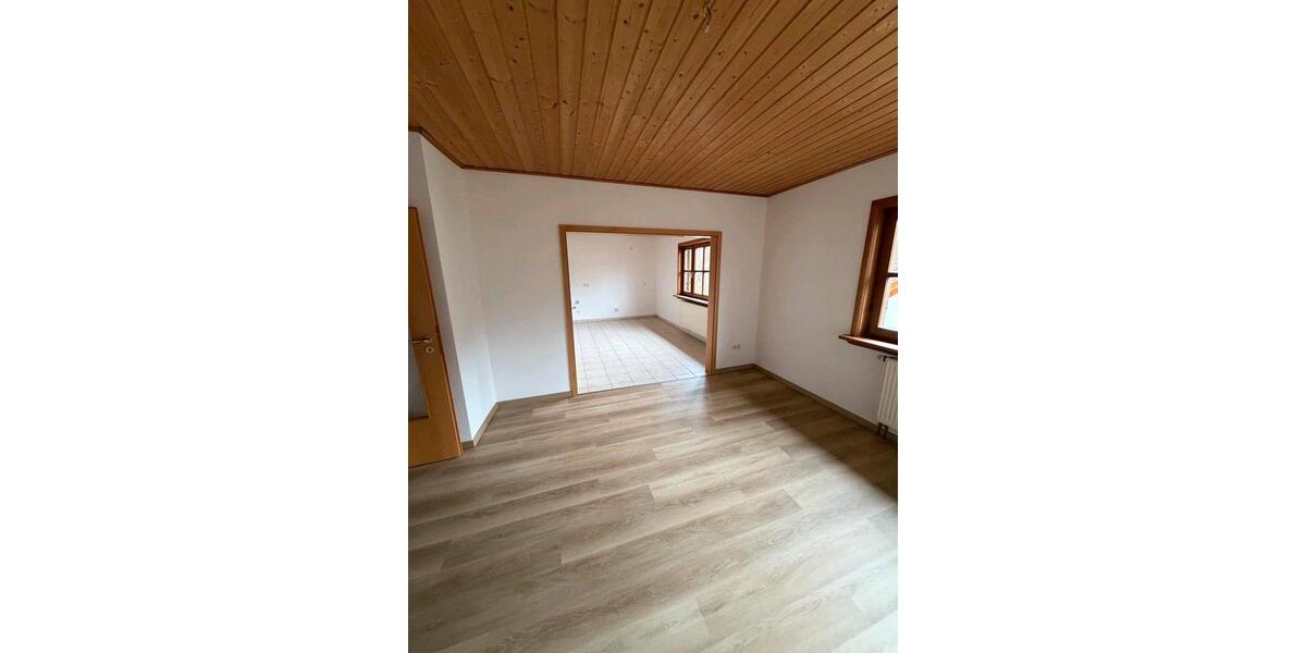 Etagenwohnung Floh-Seligenthal Seligenthal - 3 Zimmer, 80 m&sup2;, 790&euro; | Angebot:25637378