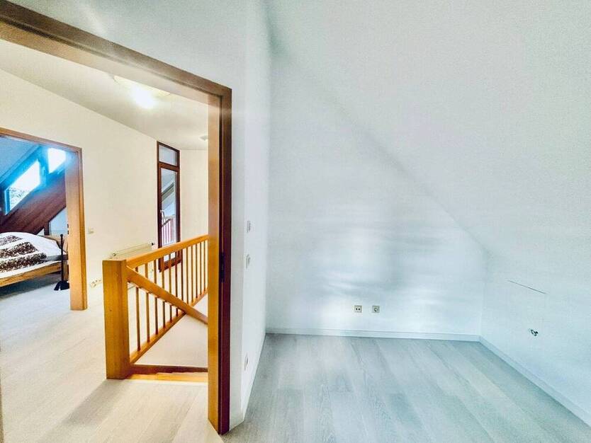 AS ImmobilieN: Charming Single-Family Home with Separate ApartmentOffice in Rüsselsheim Bauschheim