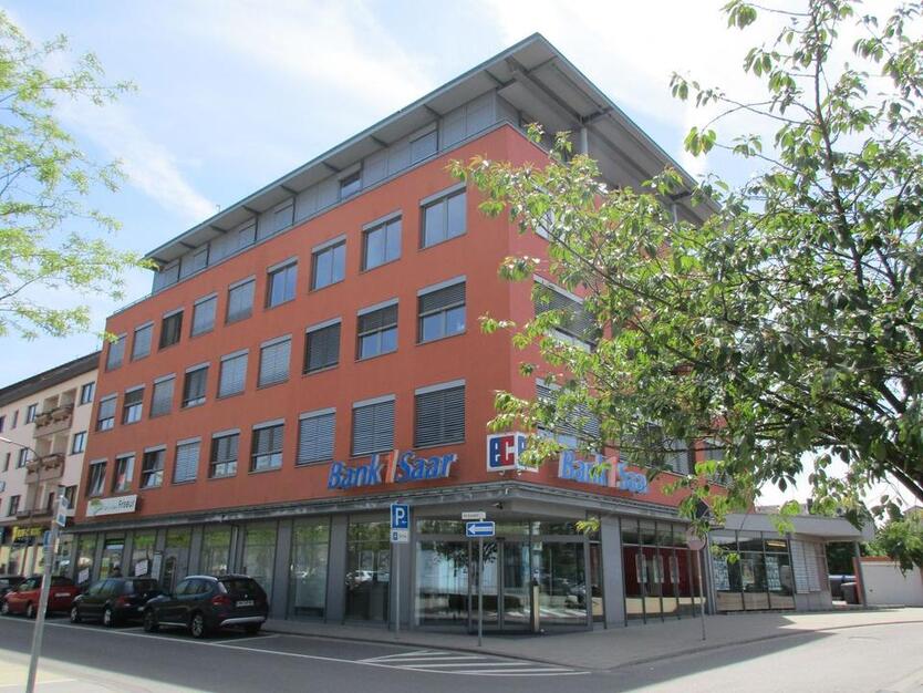 LEBACH : Moderne BÜRO oder PRAXISFLÄCHE direkt am = BITCHER PLATZ = !
