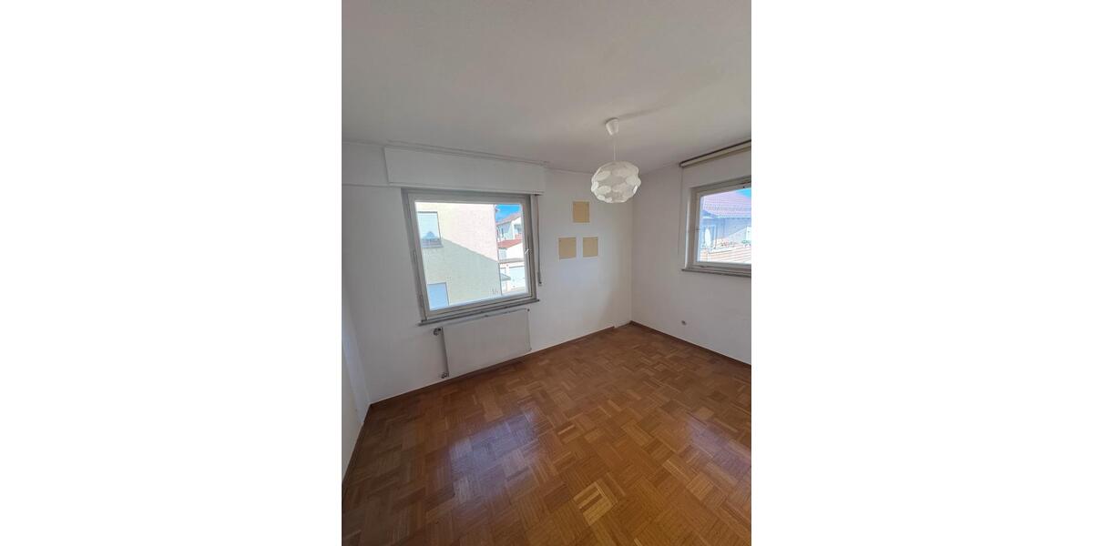 Etagenwohnung Markgröningen - 3 Zimmer, 80 m&sup2;, 1.000&euro; | Angebot:25376642