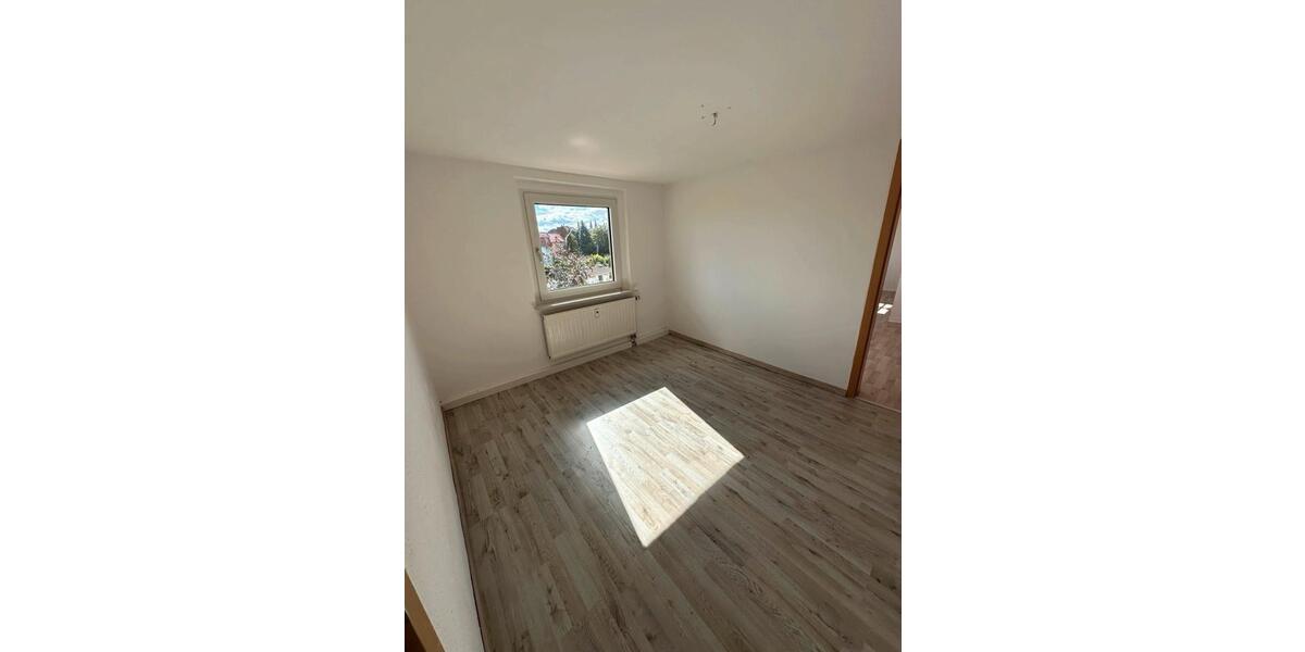 Dachgeschoßwohnung Hecklingen - 4 Zimmer, 62 m&sup2;, 350&euro; | Angebot:24878569