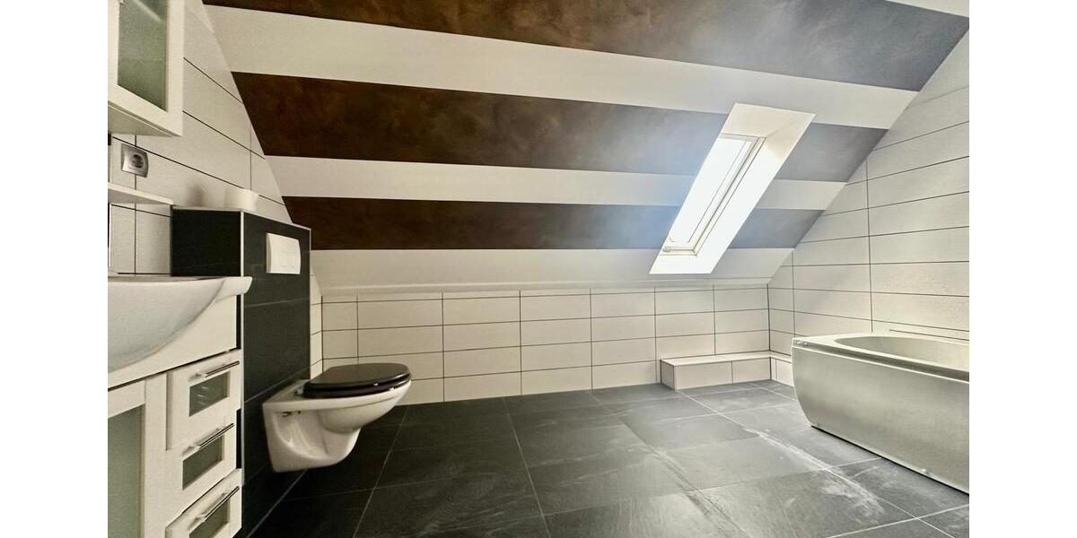 Altstadtjuwel im DG – 126 m² mit Sichtbalken, sofort bezugsfrei 4 zimmer