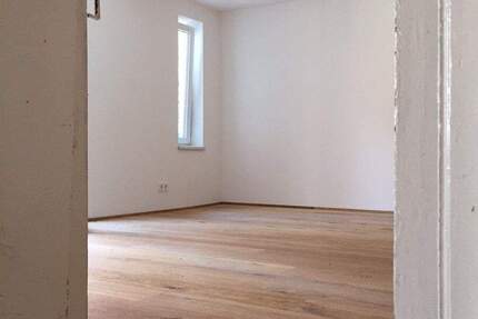 Hochwertig saniertes Atelier Büro, Lauflage Neustadt, ca. 48 m², I. OG zimmer