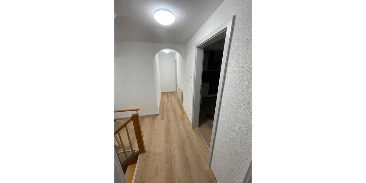 Etagenwohnung Weinstadt - 4 Zimmer, 80 m&sup2;, 1.450&euro; | Angebot:25267174