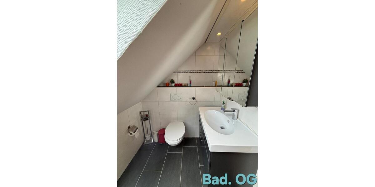 Großzügiges HausVilla ab Okt.2025 zu Vermieten. Kaltmiete 2160€ 8 zimmer