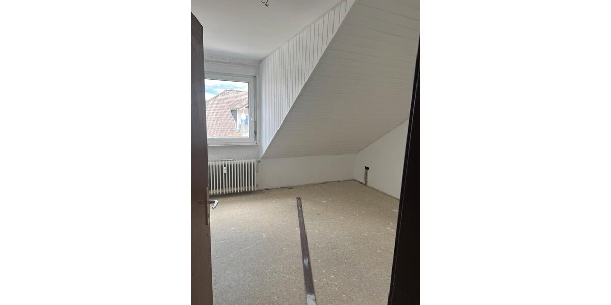 Dachgeschoßwohnung Idstein - 4 Zimmer, 108 m&sup2;, 1.100&euro; | Angebot:26578821