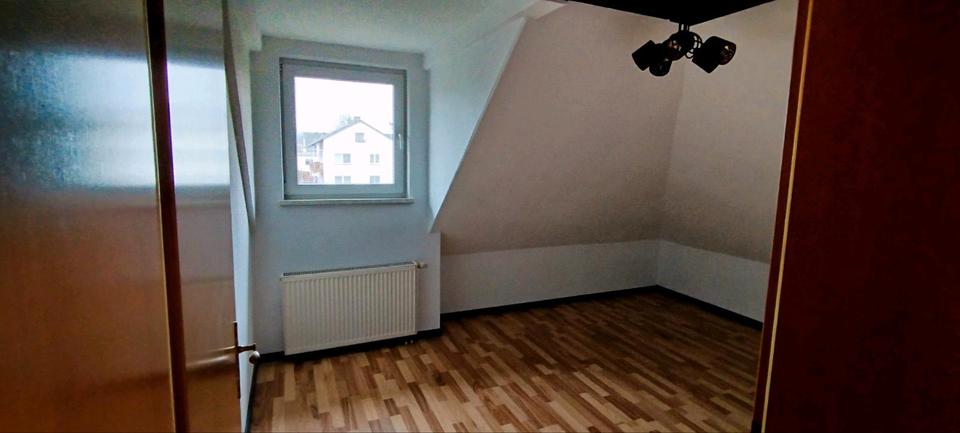 Dachgeschoßwohnung Aßlar - 3 Zimmer, 75 m&sup2;, 1.080&euro; | Angebot:25163645