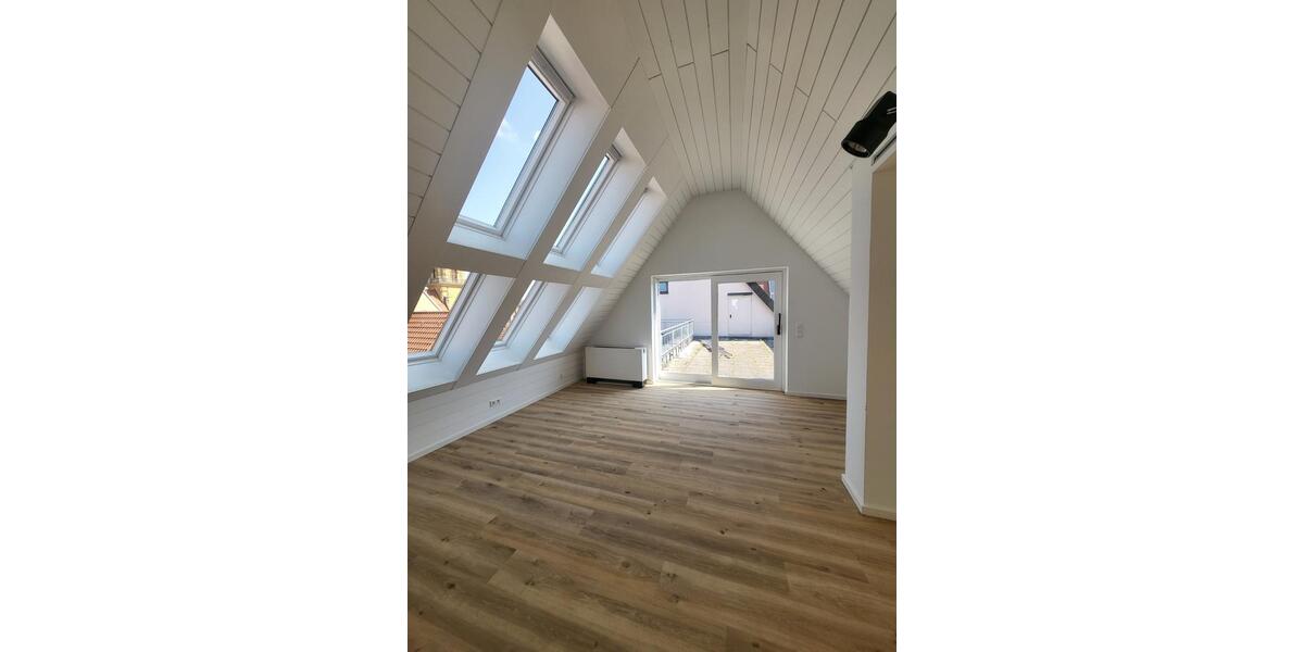 Schöne Penthouse-Wohnung mit großer Terrasse in der Innenstadt von Aalen zu vermieten 2.5 zimmer