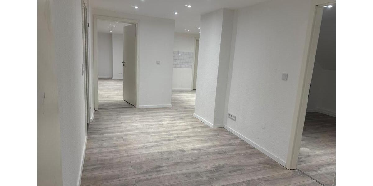 Lichtdurchflutet, Kernsaniert, Bezugsfertig 90qm 4,5 Zi Wohnung 4 zimmer