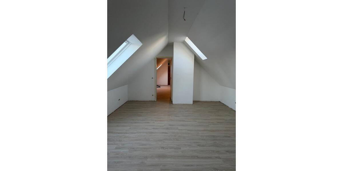 Dachgeschoßwohnung Salzhausen - 2.5 Zimmer, 90 m&sup2;, 1.000&euro; | Angebot:26623624