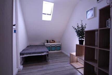 Kleines, möbliertes Zimmer im DG - Nähe Offenbach Marktplatz 1 zimmer