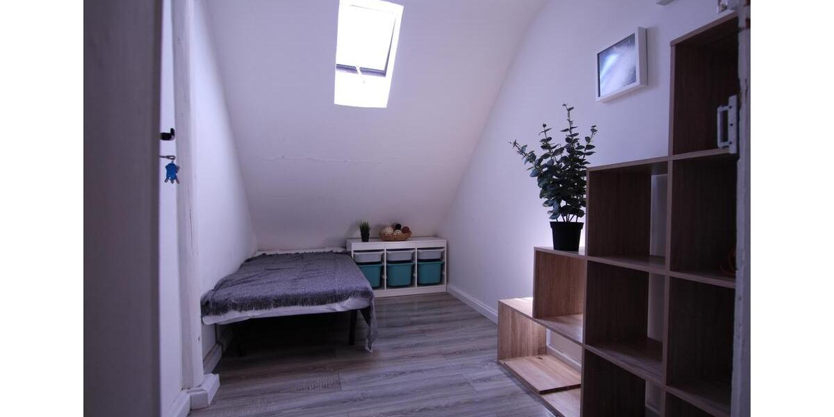 Kleines, möbliertes Zimmer im DG - Nähe Offenbach Marktplatz 1 zimmer