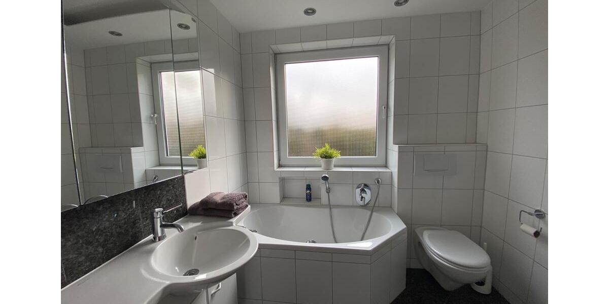 Hochparterre Wolfsburg Almke - 4 Zimmer, 120 m&sup2;, 1.180&euro; | Angebot:26123786