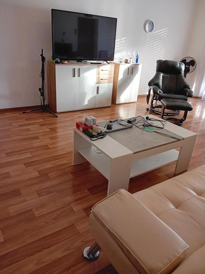 Schöne 1-Zi-Wohnung m.EBK, Bad und Terasse