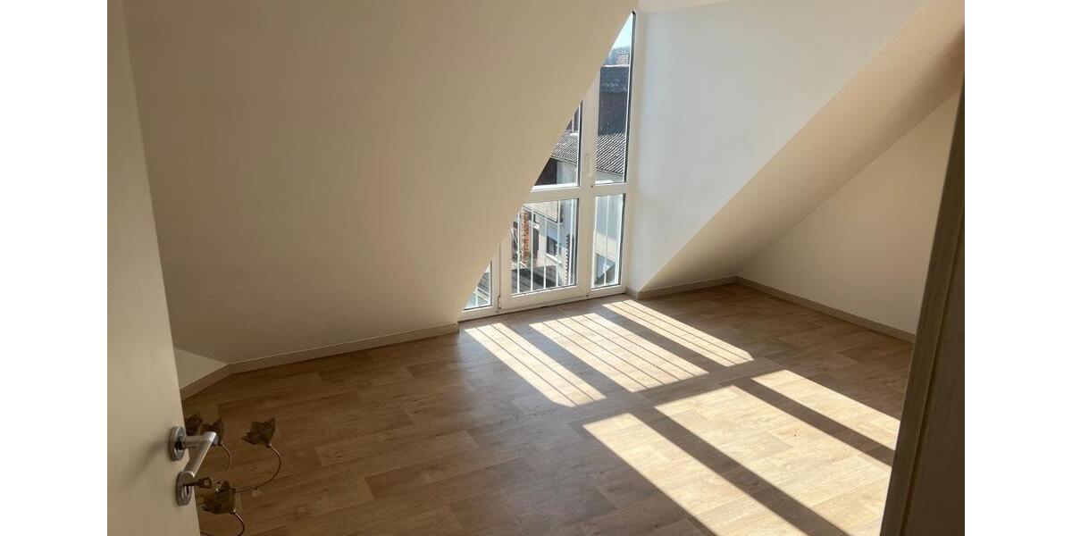 Dachgeschoßwohnung Bad Bocklet - 3 Zimmer, 130 m&sup2;, 1.300&euro; | Angebot:25350125