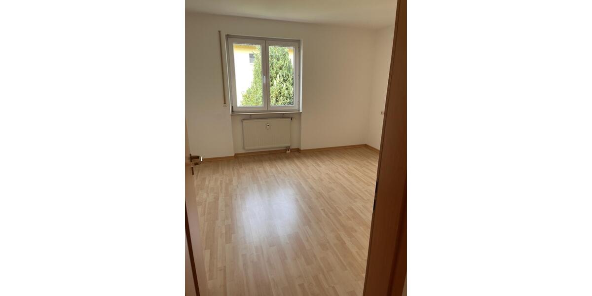 Etagenwohnung Heroldsberg - 3 Zimmer, 83 m&sup2;, 865&euro; | Angebot:25178640