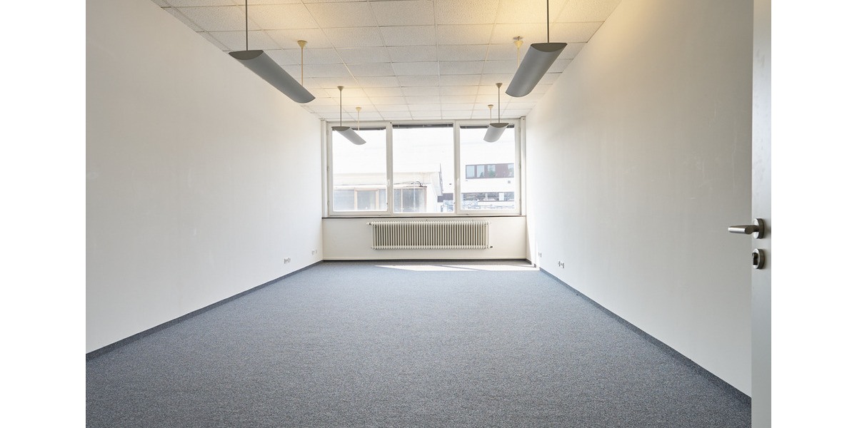 Modernes ruhiges Büro mit viel Tageslicht im 1.OG- ab 2 EURm²!* zimmer
