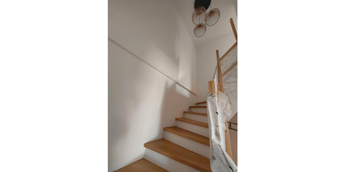 Doppelhaushälfte Schorndorf - 7.5 Zimmer, 182 m&sup2;, 2.550&euro; | Angebot:26463065