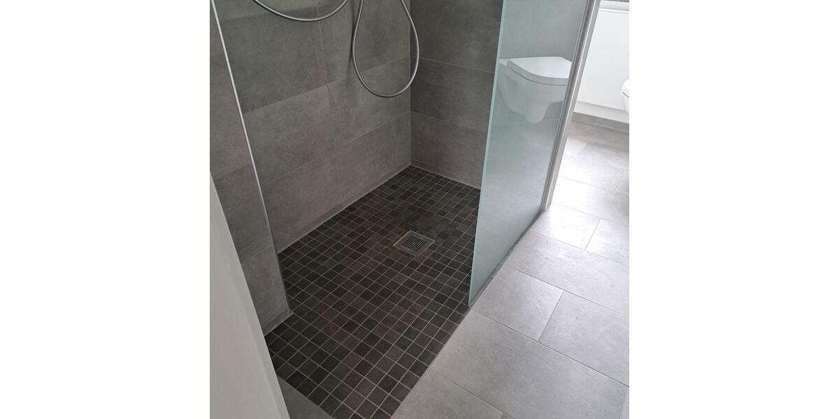 2-Zimmer Wohung - frisch saniert mit eigenem Eingang und Stellpla 2 zimmer