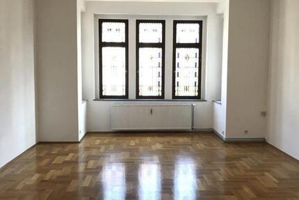 5-Zimmer-Wohnung mit BALKON, EINBAUKÜCHE und WALLBOX in der Zwickauer Nordvorstadt zu vermieten! 5 zimmer