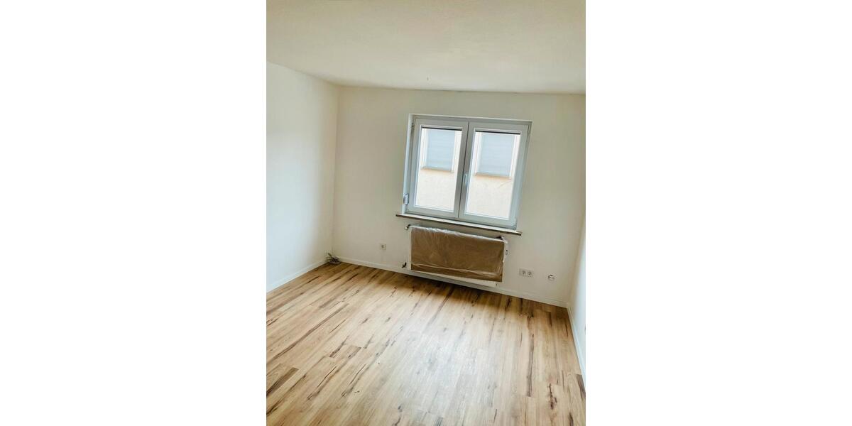 Dachgeschoßwohnung Neustadt bei Coburg - 4 Zimmer, 135 m&sup2;, 950&euro; | Angebot:24745766