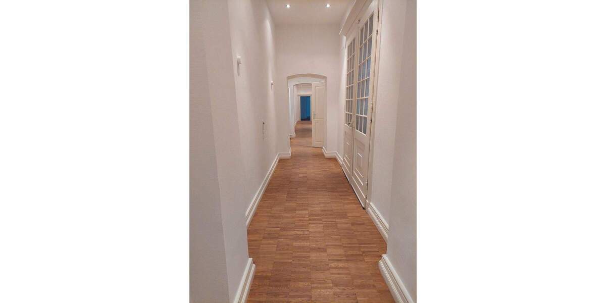 Etagenwohnung Trier Innenstadt - 7 Zimmer, 212 m&sup2;, 2.400&euro; | Angebot:25770106