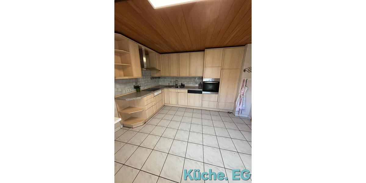 Großzügiges HausVilla ab Okt.2025 zu Vermieten. Kaltmiete 2160€ 8 zimmer