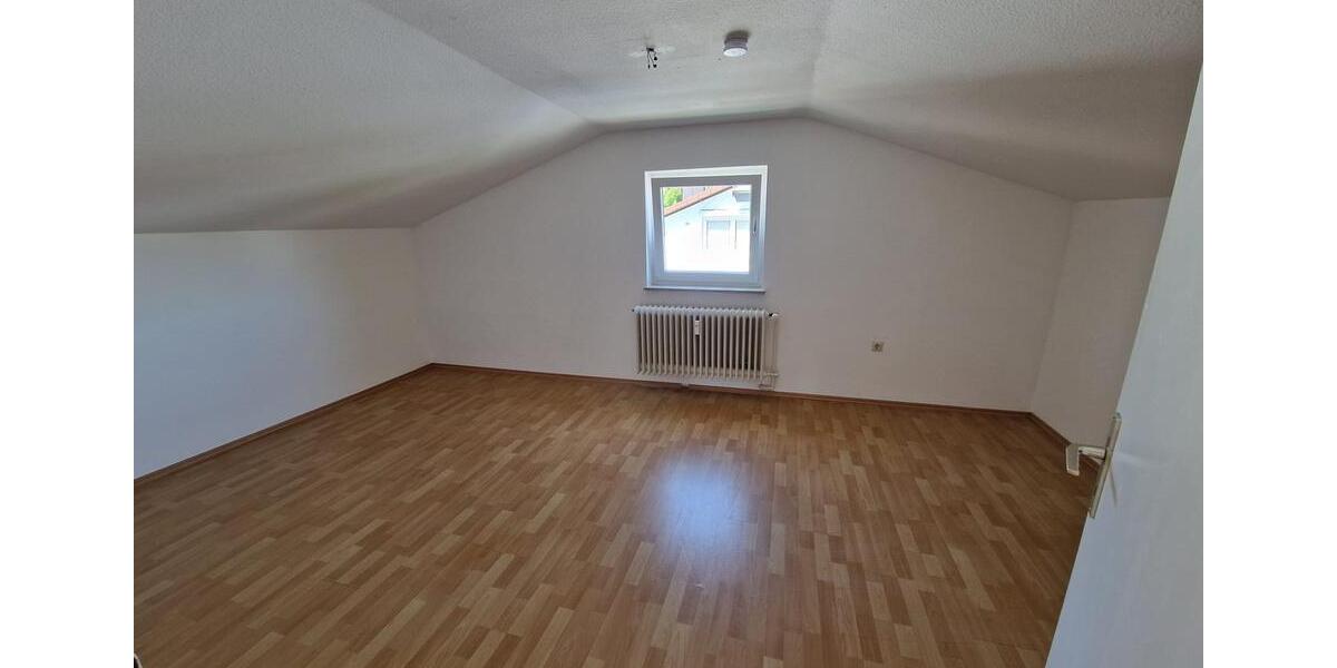 Dachgeschoßwohnung Steinheim am Albuch - 2.5 Zimmer, 65 m&sup2;, 675&euro; | Angebot:25592101