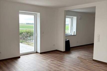 Neubau-Erstbezug ! Moderne Wohnung mit sonniger Terrasse und Einbauküche in Kolitzheim ! 2 zimmer