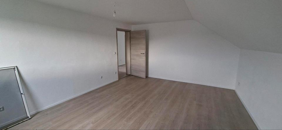 Dachgeschoßwohnung Poppenricht - 3.5 Zimmer, 85 m&sup2;, 760&euro; | Angebot:25856496