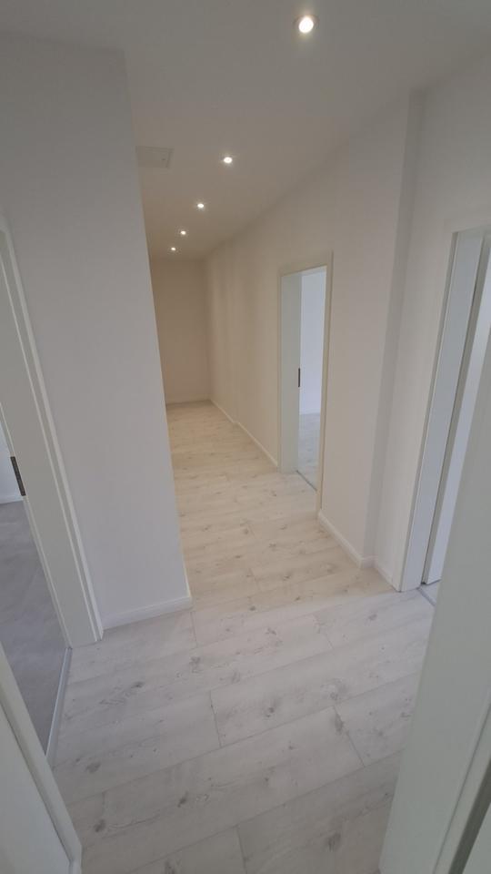 Moderne 3-Zimmer-Wohnung mit großer Dachterrasse – kernsaniert
