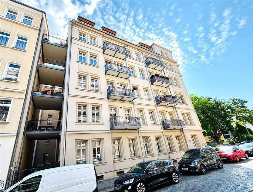 ZentrumOst - Tolle 2-Zi.-Whg., 2 Balkone, ParkettFuBoHeizg. und Lift! 2 zimmer