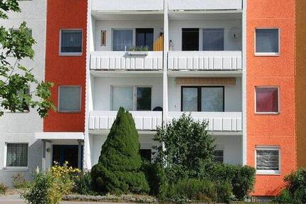 3-Raum-FamilienWohnung und die Schule im Wohnumfeld