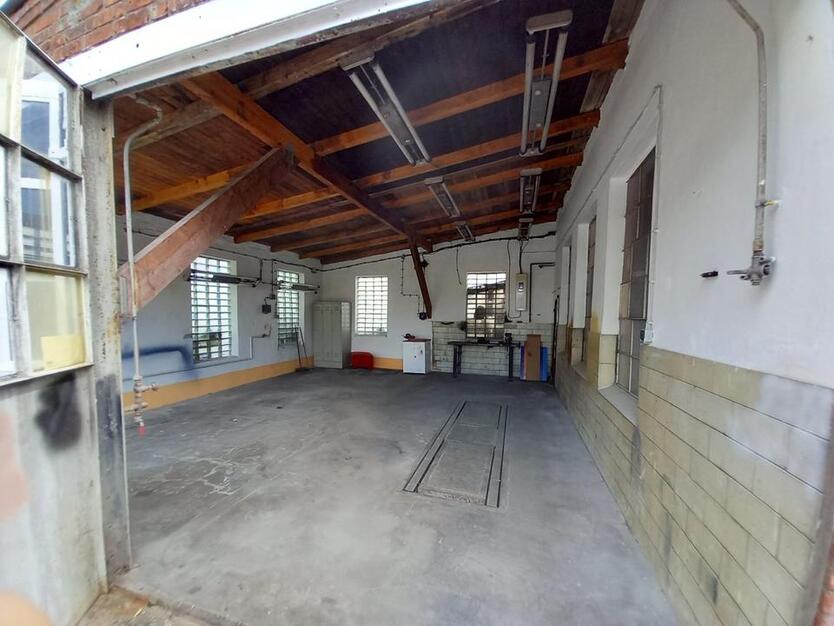 Halle Werkstatt Hebebühne zu vermieten Lagerraum Gewerberaum