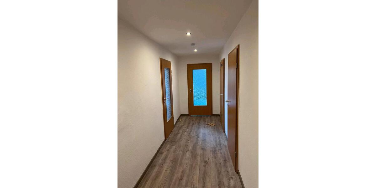 Dachgeschoßwohnung Ehrenfriedersdorf - 3 Zimmer, 93 m&sup2;, 675&euro; | Angebot:25021708