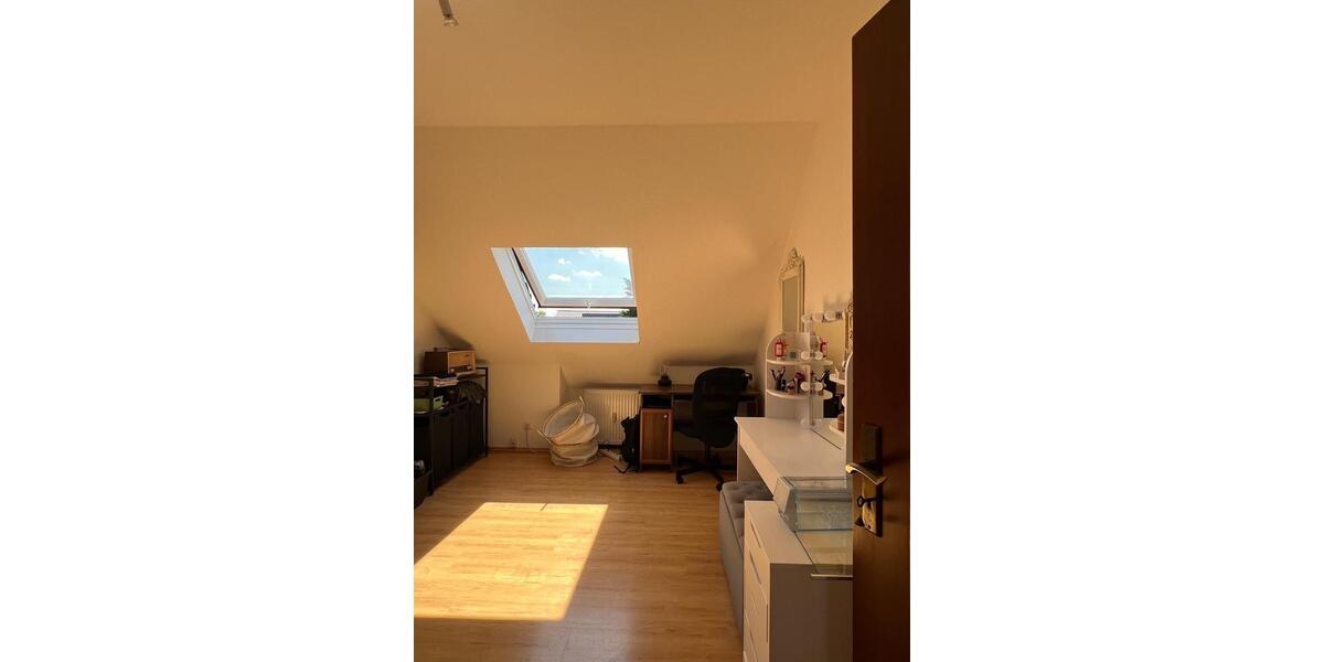 Dachgeschoßwohnung Bornheim - 2.5 Zimmer, 90 m&sup2;, 855&euro; | Angebot:26515567