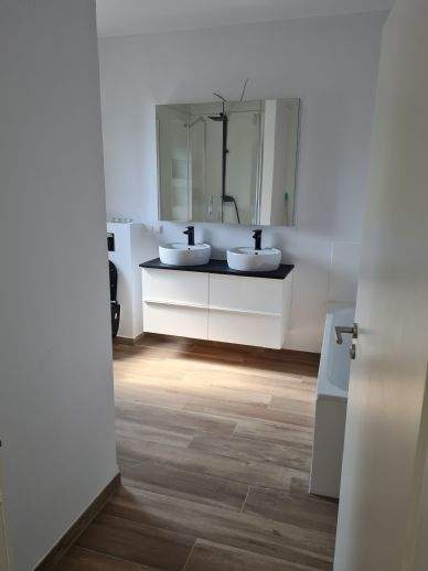 Etagenwohnung Wiesbaden Mainz-Kostheim - 4 Zimmer, 146 m&sup2;, 2.100&euro; | Angebot:25690344