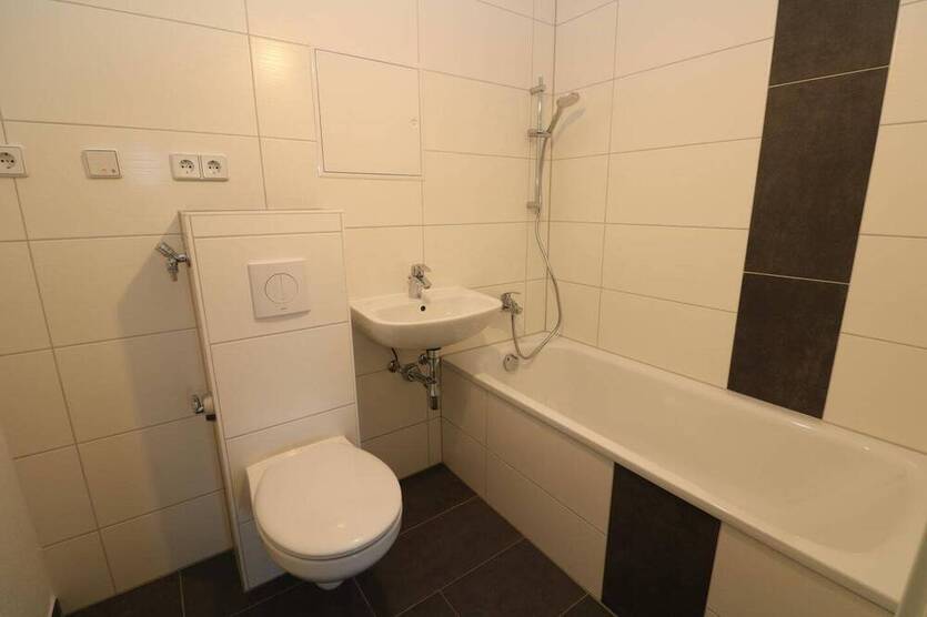 Trauen Sie Ihren Augen...große 3-RW mit Aufzug, Wanne u. Balkon!!!