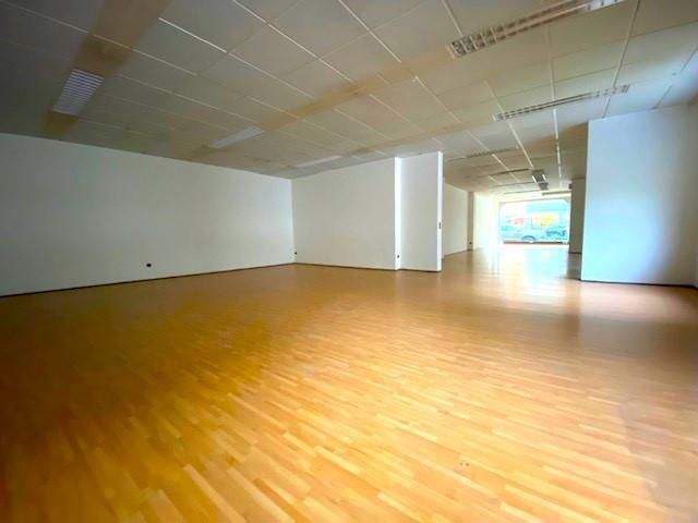 Hervorragend einsehbare Ladenfläche in frequentierter Lage 2 zimmer